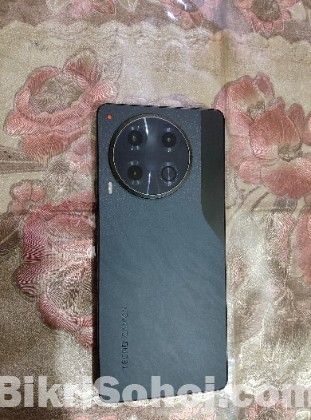 Tecno camon 30